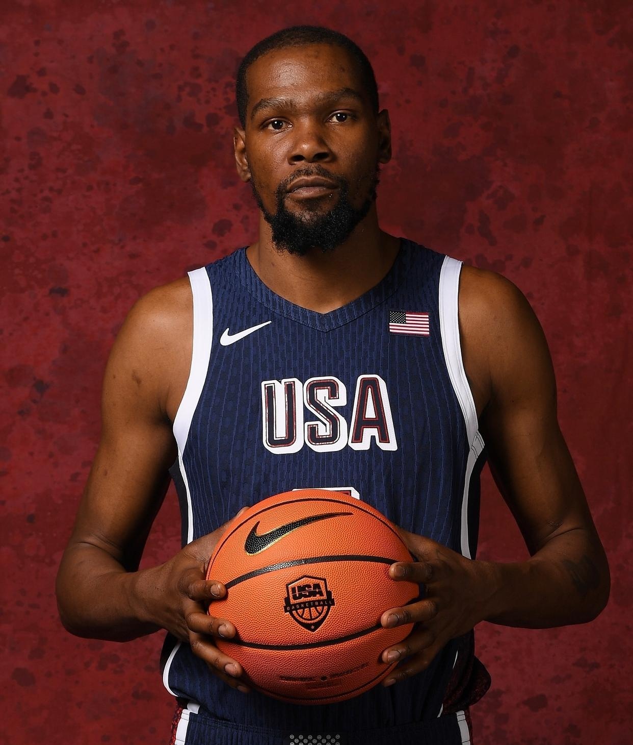 关于赛地聚焦——葡超转会期热度飙升，深圳男篮豪取连胜，管理层满意，心理建设被强调的信息