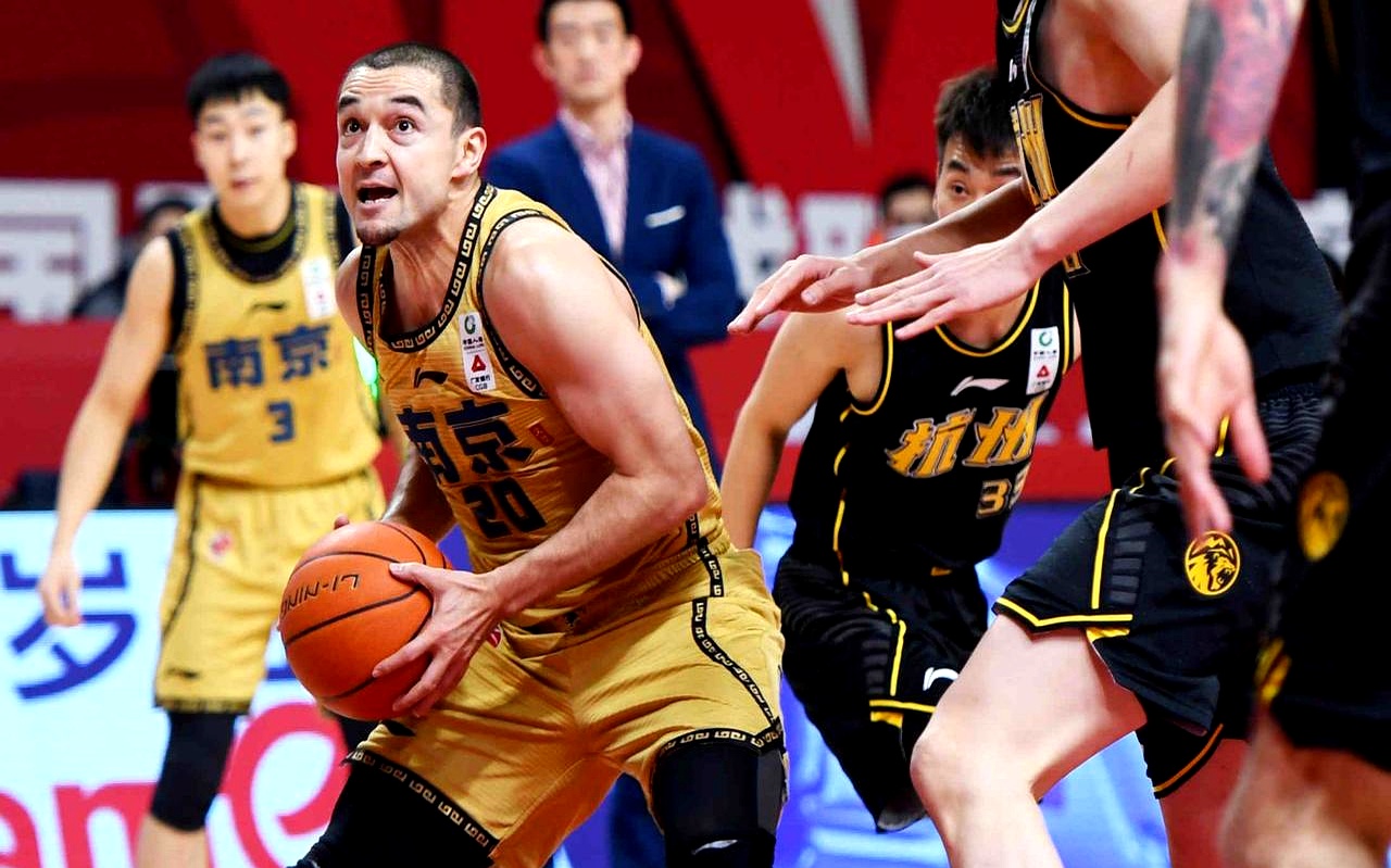 赛后CBA常规赛传出新动向；阿斯顿维拉强势反弹；管理层表态——压力陡增；纪律约束更严格的简单介绍